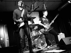 The Straight A (Garage-Rock) & Jonny hates Rock (No-Core-Acid-Punk)